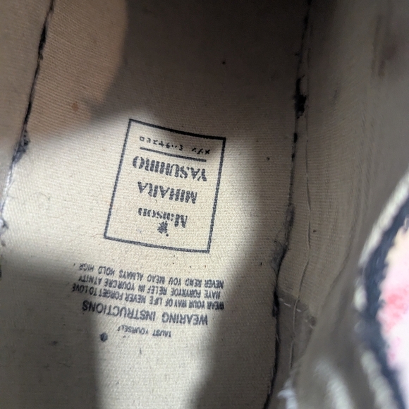 Classic Black and White Men's Sneakers - Picture 8 of 8